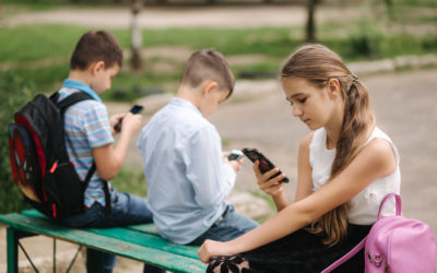 How to Protect Your Children on Their Smartphones